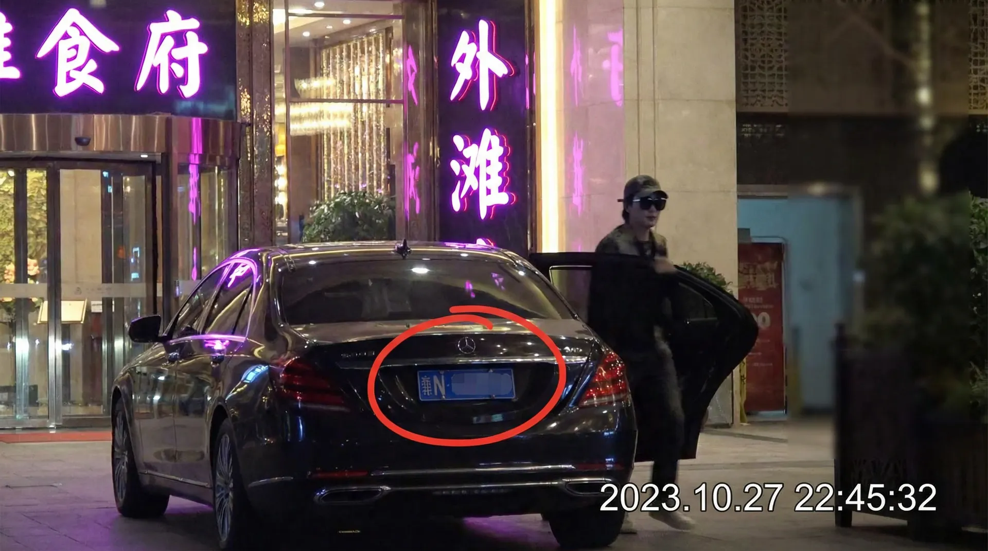 【旧里番专区】旧里番交流社区 - 自媒体观察导航 - 豪车餐厅外偷拍